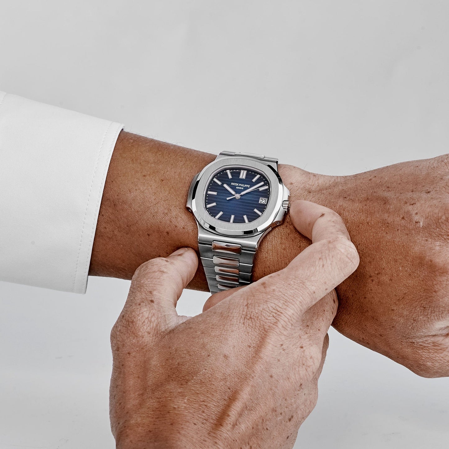 Patek Philippe Nautilus 5811/1G-001 Or blanc Cadran bleu (2025)