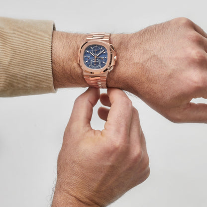 Patek Philippe Nautilus 3285 V3 – Super Clone Suisse 5990/1R-001 Chronographe Flyback Travel Time Or Rose Cadran Bleu (2025)
