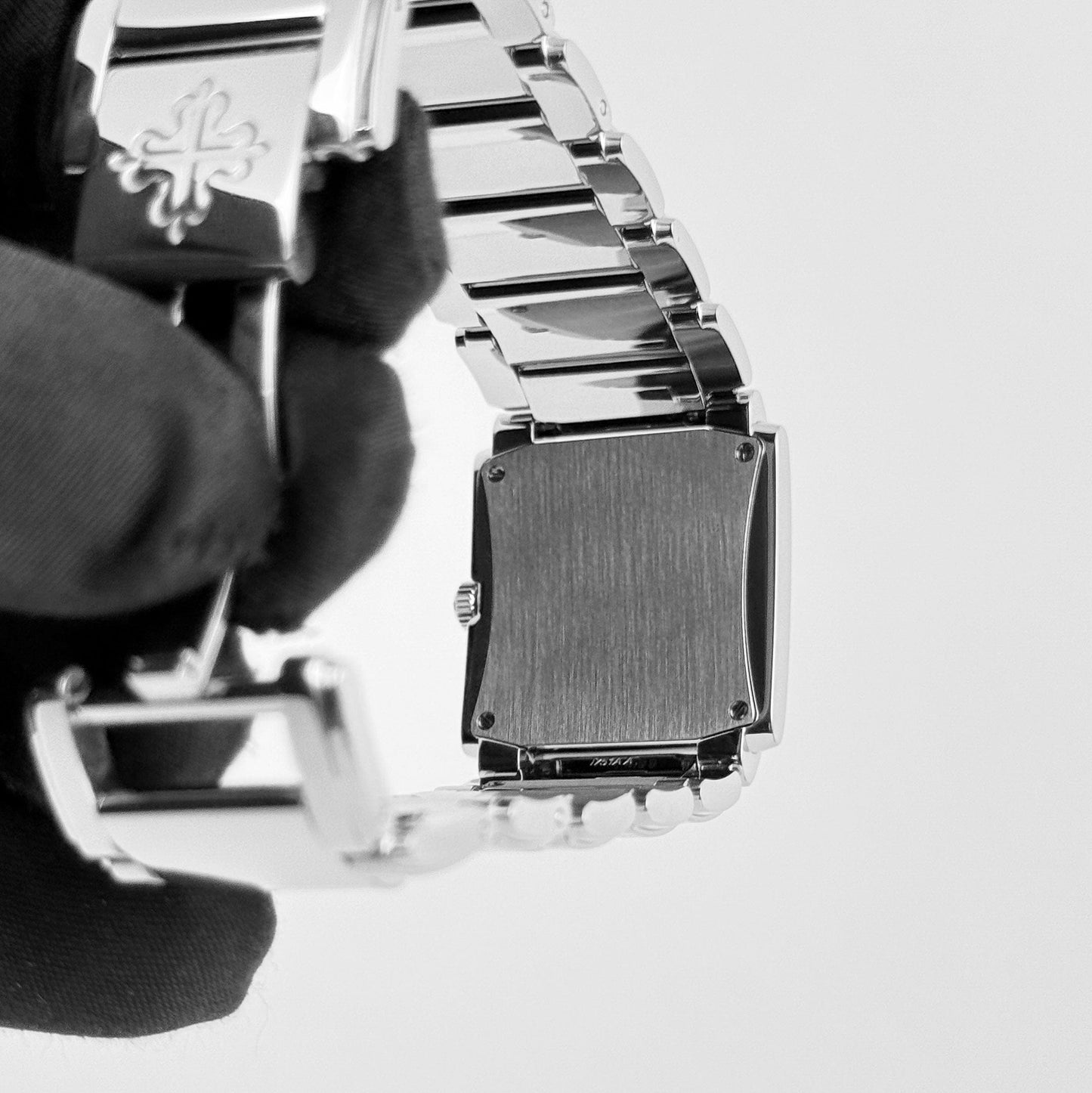 Patek Philippe Twenty-4 4910/1200A-010 « Femme » Acier Inoxydable Cadran Gris Lunette Diamants Quartz (2024)