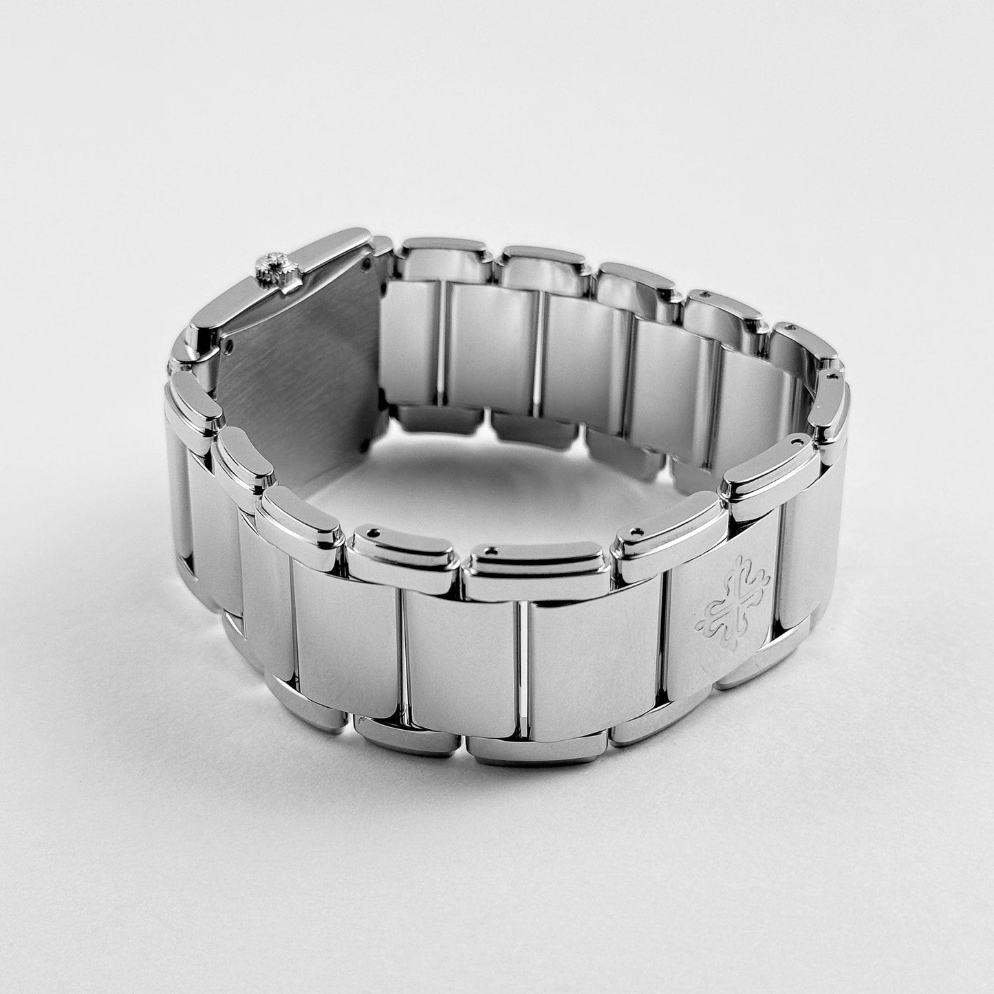 Patek Philippe Twenty-4 4910/1200A-010 « Femme » Acier Inoxydable Cadran Gris Lunette Diamants Quartz (2024)