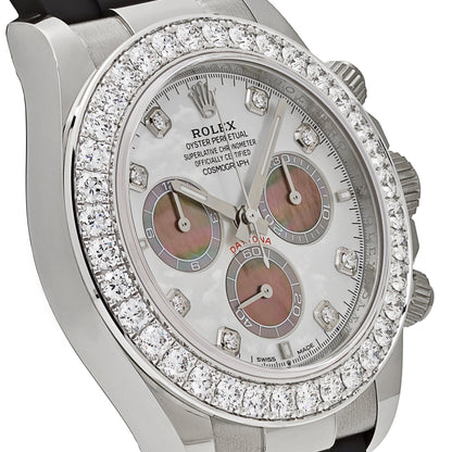 Rolex Daytona 126589RBR Or blanc, cadran en nacre serti de diamants, lunette sertie de diamants