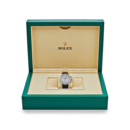 Rolex Daytona 126589RBR Or blanc, cadran en nacre serti de diamants, lunette sertie de diamants