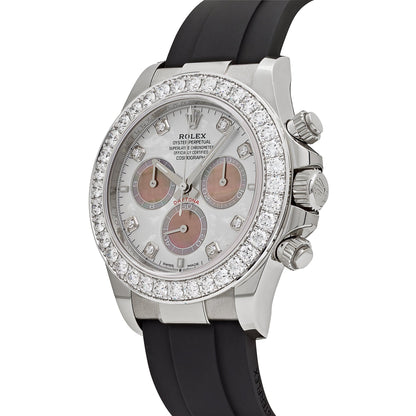 Rolex Daytona 126589RBR Or blanc, cadran en nacre serti de diamants, lunette sertie de diamants