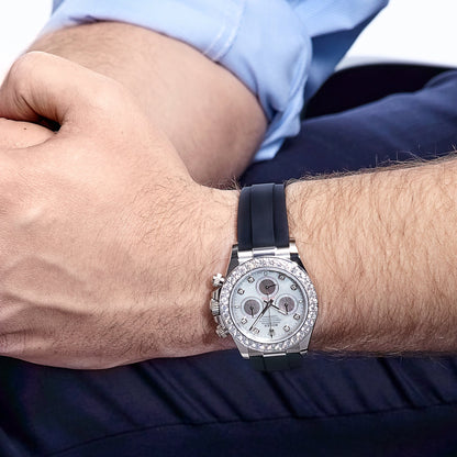 Rolex Daytona 126589RBR Or blanc, cadran en nacre serti de diamants, lunette sertie de diamants