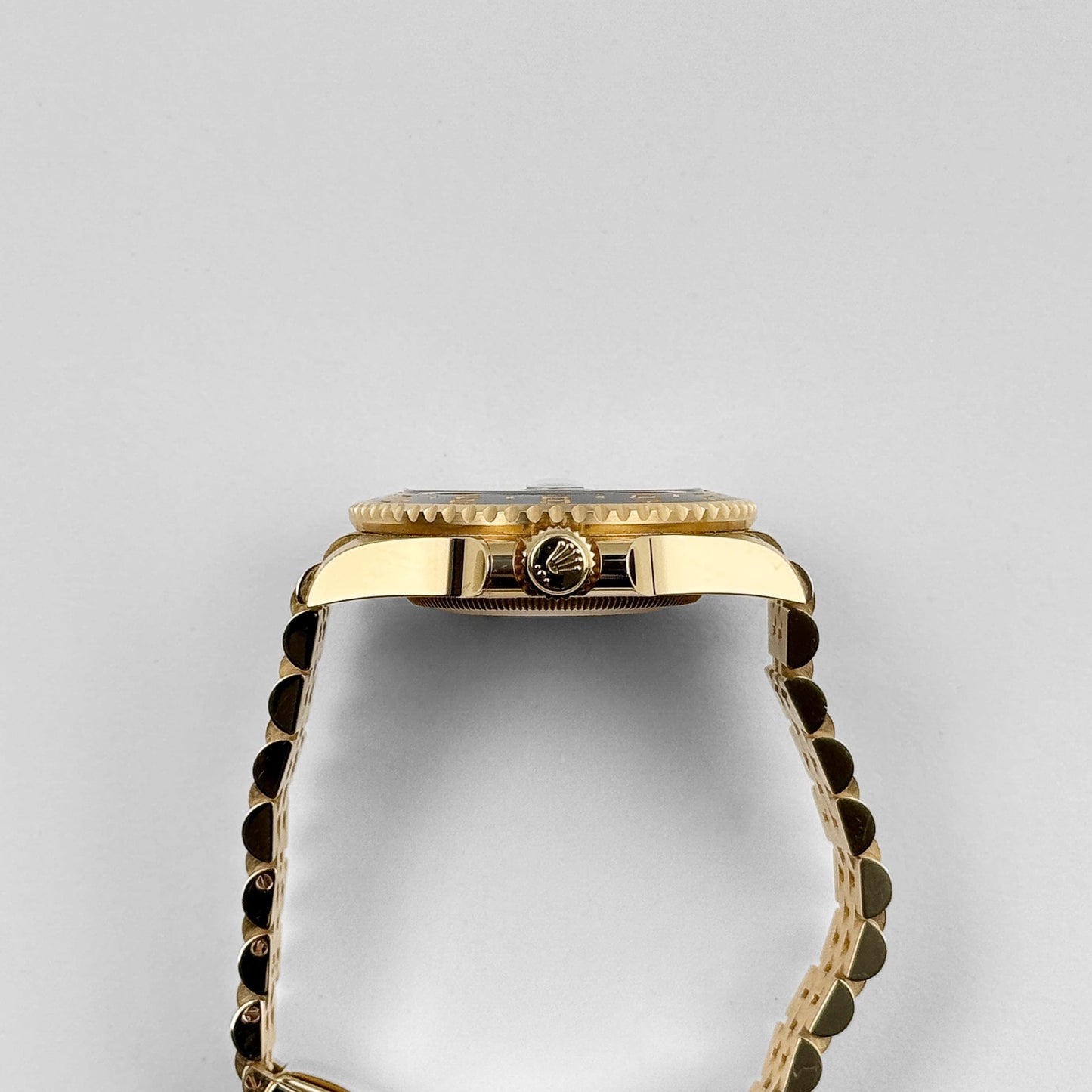 Rolex GMT-Master II 3285 V3 – Super Clone Suisse 126718GRNR Or Jaune Cadran Noir Jubilee (2023)